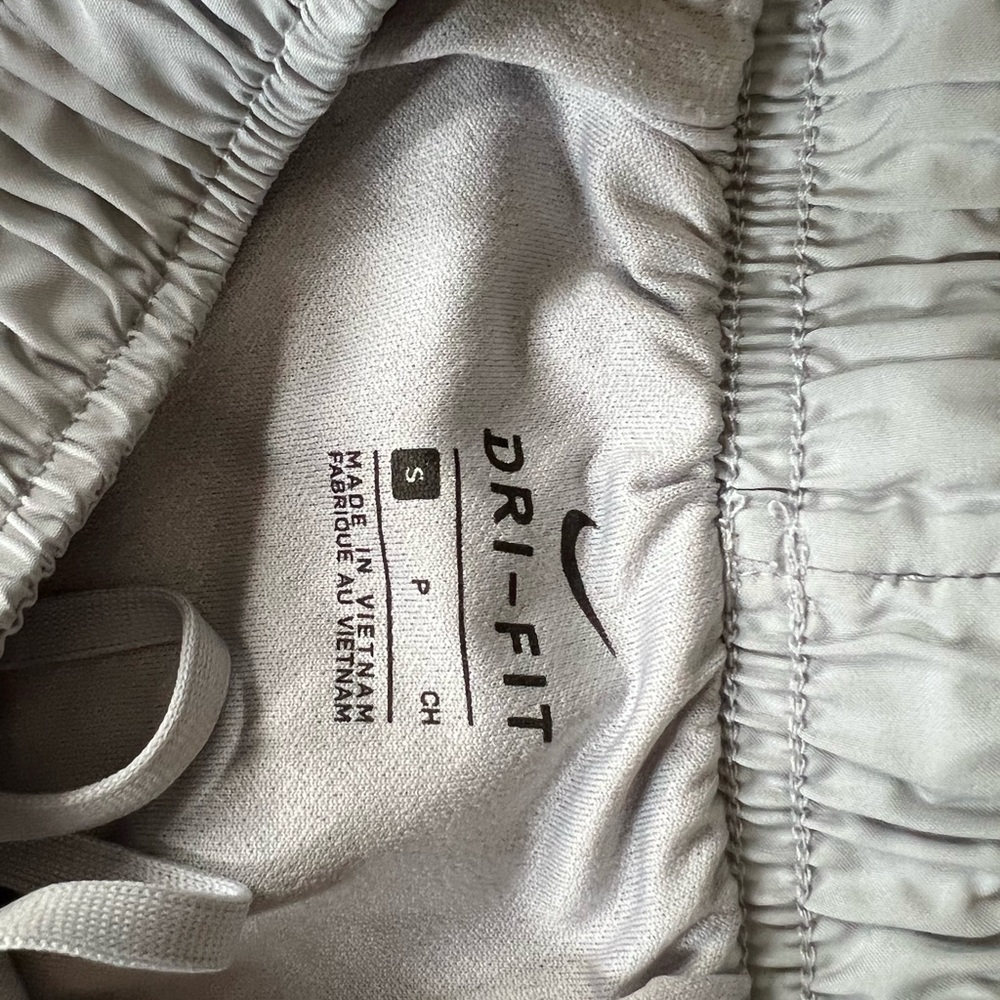Nike Shorts - Picture 4 of 5